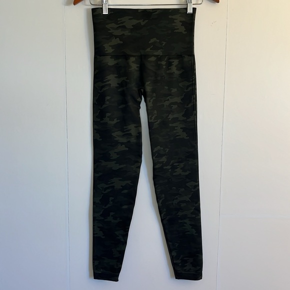 Spanx Look at Me Now Seamless Leggings Size L Green Camo Four Way Stretch - Picture 2 of 6